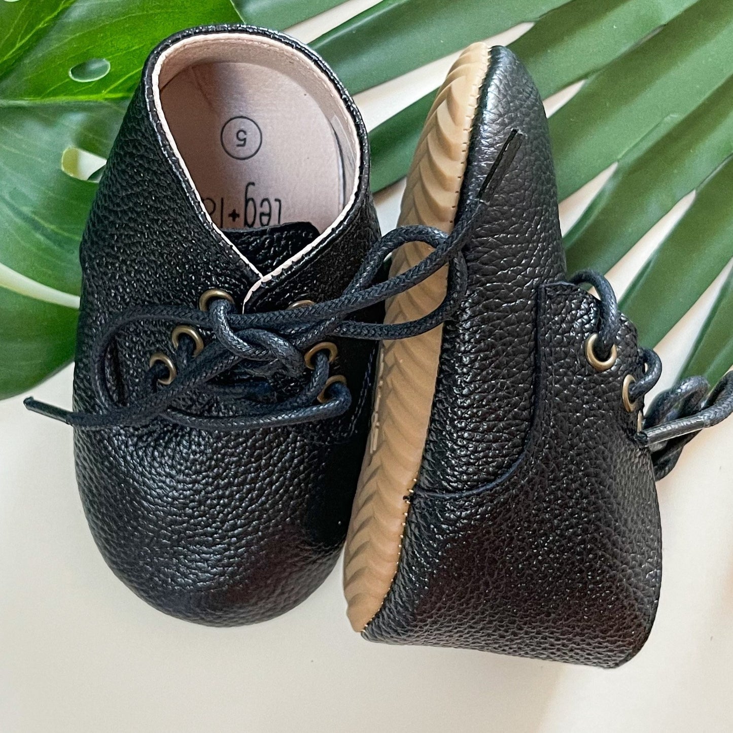 UNISEX Oxford Boot Ebony